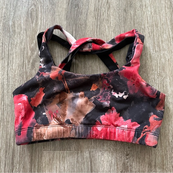 ❗️5/$20❗️Body Language Patterned Twist Strap Sports Bra - Picture 1 of 7